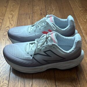 New Balance 1080 white and grey Running Shoes with Pink Logo